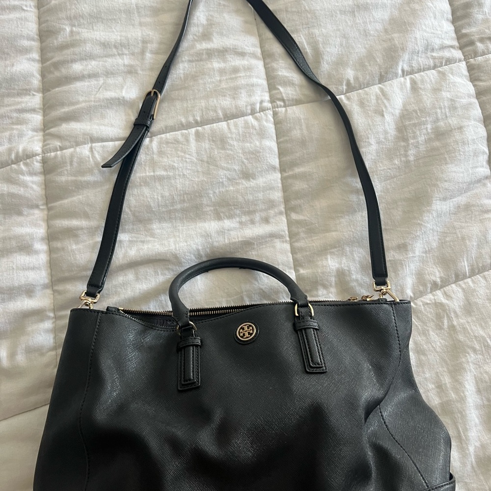 Tory Burch Black Shoulder Bag with Elegant Design